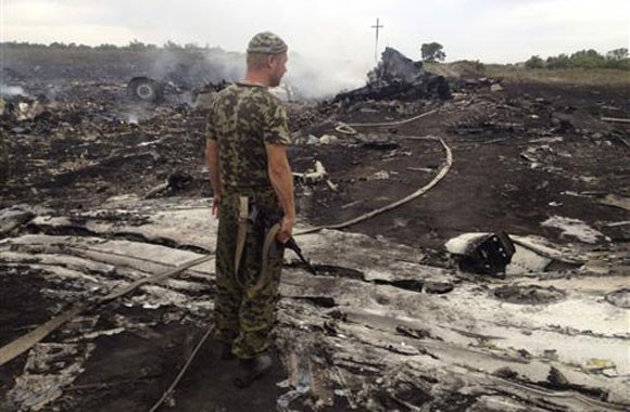 Sốc: Chuyên cơ Tổng thống Putin bay sát giờ, cùng tuyến bay của MH17 ảnh 1