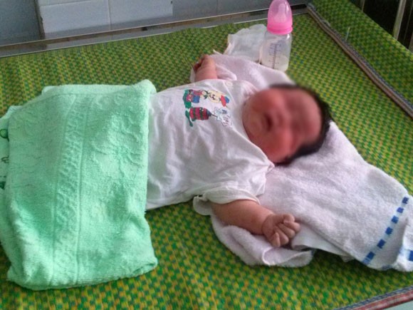 Quảng Nam: Mẹ 102kg sinh bé nặng 6,5kg ảnh 1