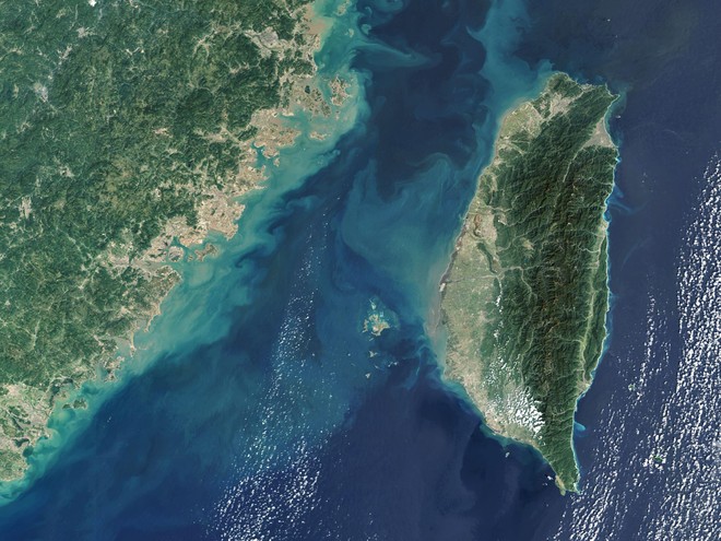 Việt Nam theo dõi sát tình hình tại eo biển Đài Loan ảnh 2