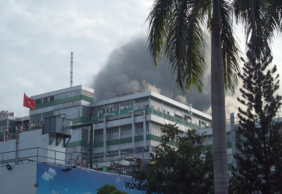Cháy lớn tại công ty giày Pou Yuen Việt Nam ảnh 1