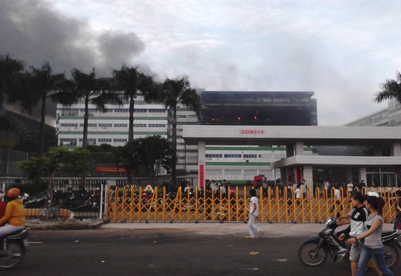 Cháy lớn tại công ty giày Pou Yuen Việt Nam ảnh 5
