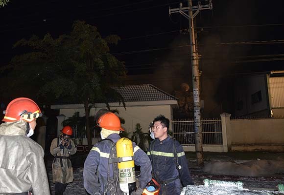 Cháy công ty hoá chất, 15 Cảnh sát PCCC bị thương ảnh 2