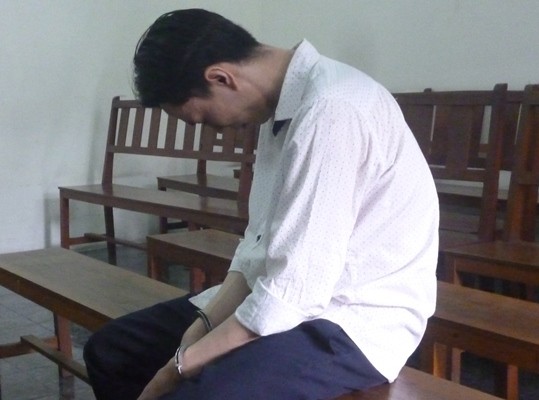 Kẻ “làm bậy” với bé gái giữa đường bị bảo vệ khu phố bắt quả tang ảnh 1