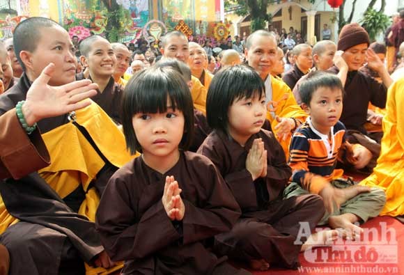 Hàng nghìn người bị hút hồn bởi điệu múa kim cương ảnh 2