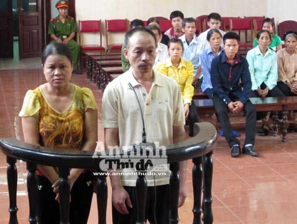 Vợ chồng chủ quán cà phê ép trẻ chưa thành niên bán dâm ảnh 1