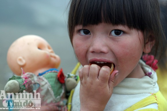 Tuổi thơ trên núi "không búp bê và kẹo" ảnh 11