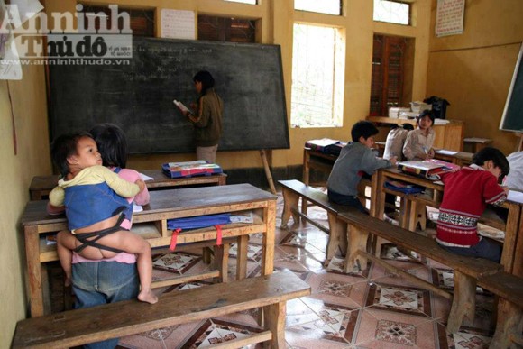 Tuổi thơ trên núi "không búp bê và kẹo" ảnh 2