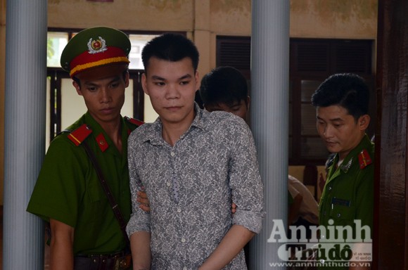 Tiếng khóc thảm thiết của bé gái bị hiếp trong ngôi nhà hoang ảnh 1