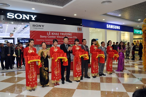 Tưng bừng đón Noel cùng Sony Center Times City ảnh 1
