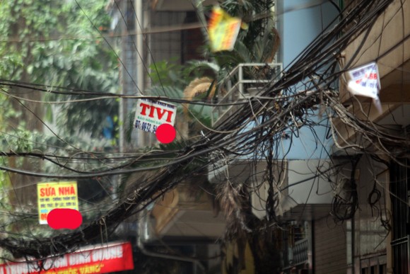 Tràn ngập rác lủng lẳng trên trời Thủ đô ảnh 4