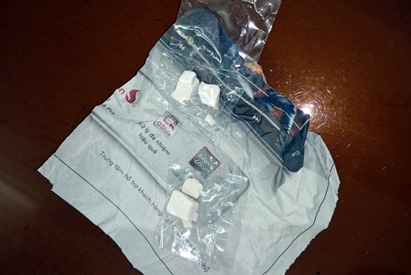 Dùng cháu bé hòng “che mắt” Công an để mua heroin ảnh 2
