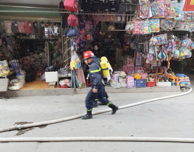 Diễn tập chữa cháy, cứu nạn tại chợ Thạch Đà, huyện Mê Linh ảnh 2