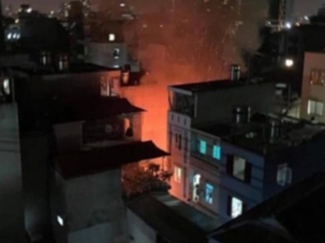 Dập tắt đám cháy trong đêm tại xã Tân Triều ảnh 1