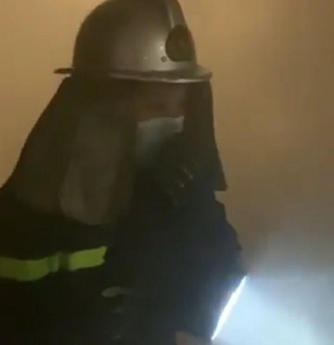 Vụ cháy xảy ra tại khu đô thị Times City: Lửa 'ép' vỡ toàn bộ cửa kính căn hộ ảnh 2