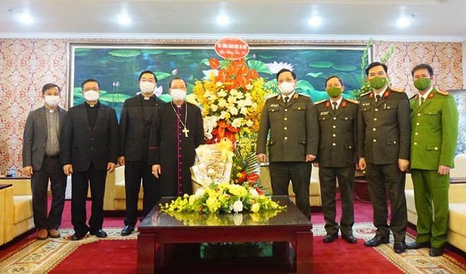 Tổng Giám mục Tổng giáo phận Hà Nội chúc mừng xuân mới Công an Thủ đô ảnh 1