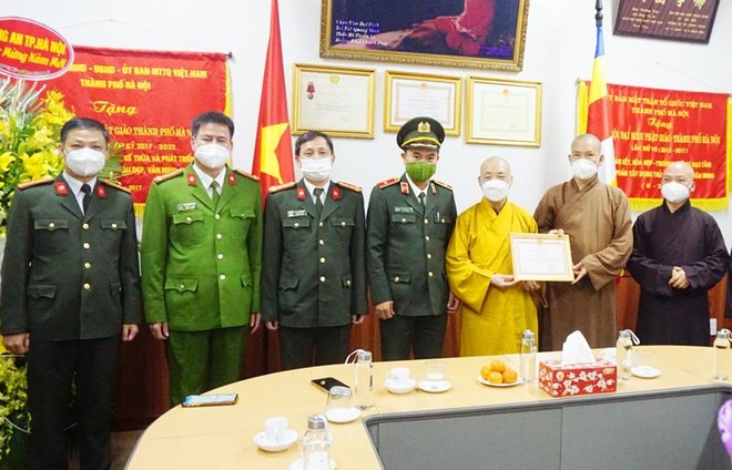 Công an Hà Nội chúc mừng xuân mới Trung ương Giáo hội Phật giáo Việt Nam và Giáo hội Phật giáo Việt Nam thành phố Hà Nội ảnh 3