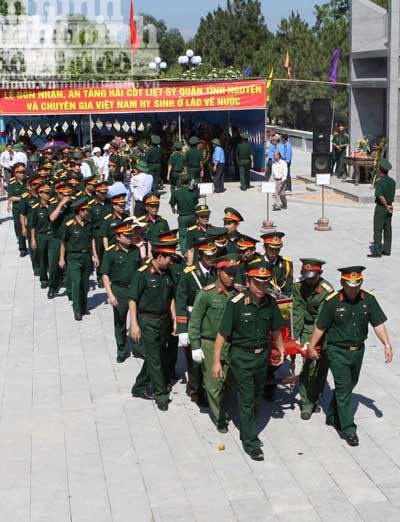 An táng 32 hài cốt liệt sĩ hy sinh tại Lào ảnh 1