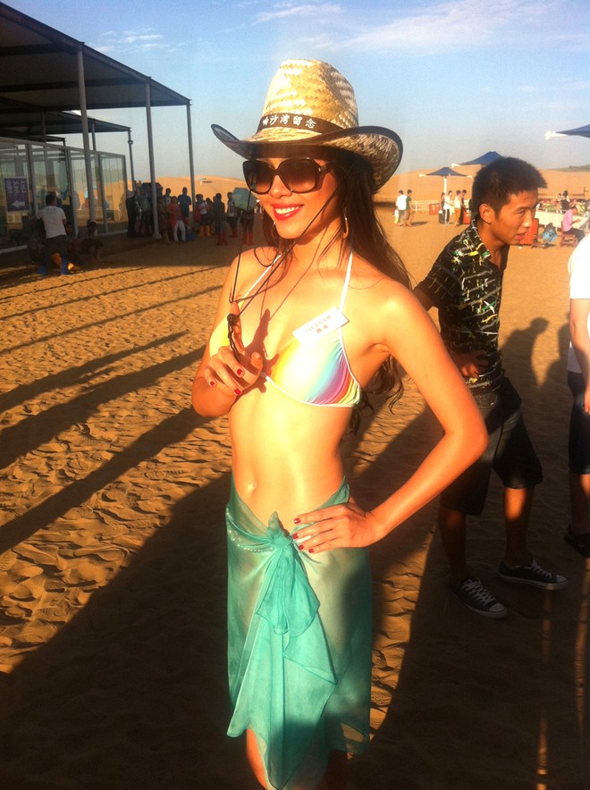 Thí sinh Miss World "tắm mình" trong nắng và gió sa mạc ảnh 7