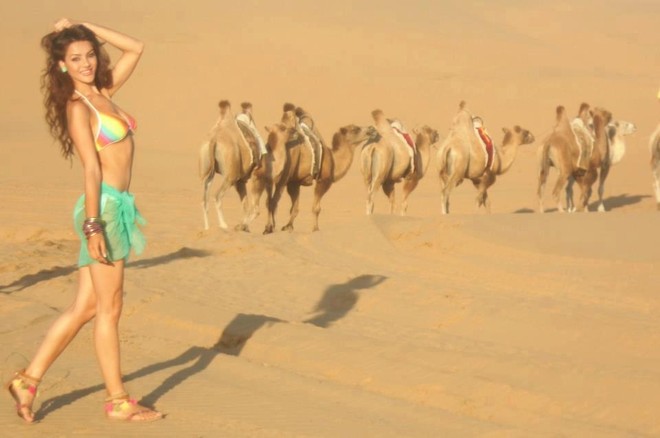 Thí sinh Miss World "tắm mình" trong nắng và gió sa mạc ảnh 17