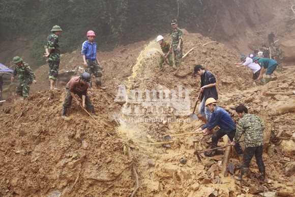Hình ảnh cứu nạn vụ sập mỏ làm 20 người chết ảnh 2