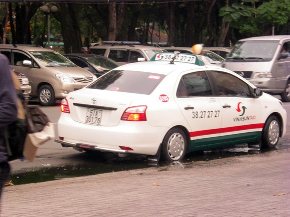 Hiếu Hiền "bỏ nghề" đi lái Taxi may mắn ảnh 2