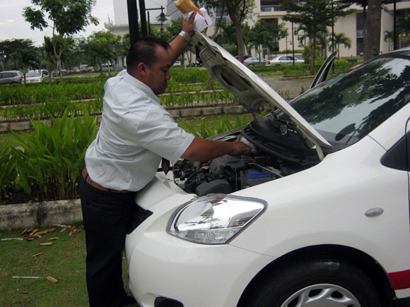 Hiếu Hiền "bỏ nghề" đi lái Taxi may mắn ảnh 8