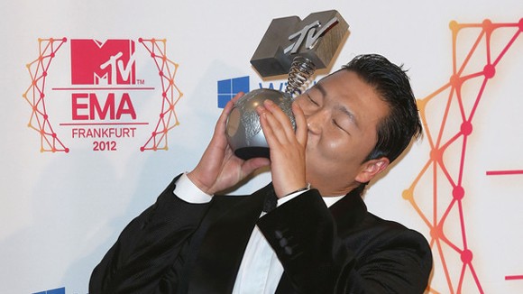 PSY thắng lớn ở MTV EMA 2012 ảnh 1