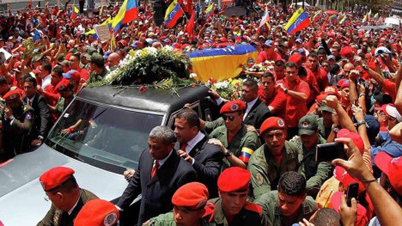 Hình ảnh lễ đưa tiễn linh cữu cố tổng thống Hugo Chavez ảnh 1