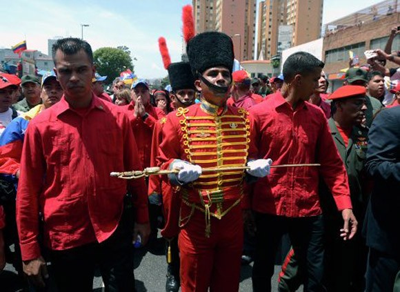 Hình ảnh lễ đưa tiễn linh cữu cố tổng thống Hugo Chavez ảnh 11