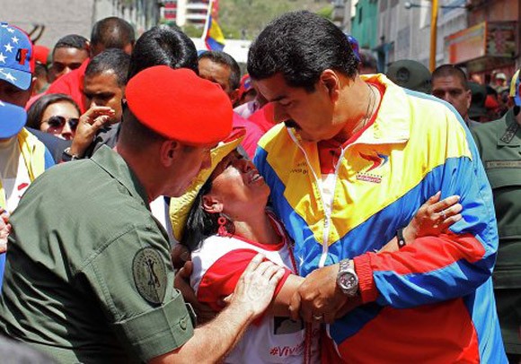 Hình ảnh lễ đưa tiễn linh cữu cố tổng thống Hugo Chavez ảnh 13