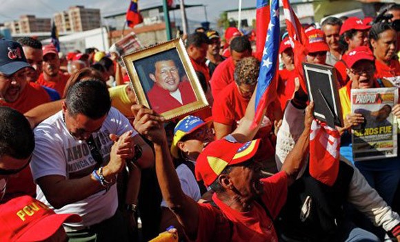 Hình ảnh lễ đưa tiễn linh cữu cố tổng thống Hugo Chavez ảnh 4