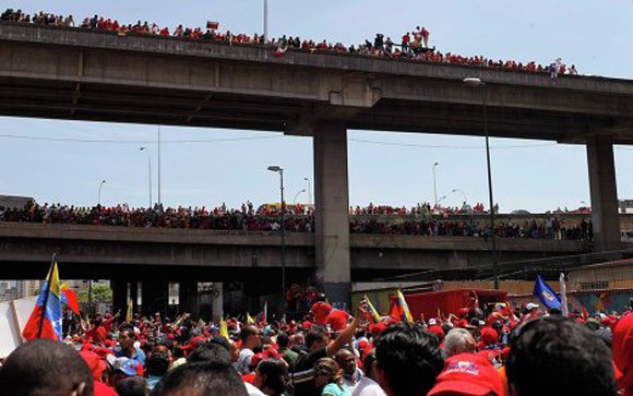 Hình ảnh lễ đưa tiễn linh cữu cố tổng thống Hugo Chavez ảnh 5