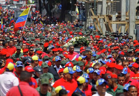 Hình ảnh lễ đưa tiễn linh cữu cố tổng thống Hugo Chavez ảnh 6