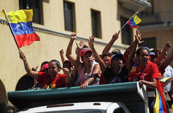 Hình ảnh lễ đưa tiễn linh cữu cố tổng thống Hugo Chavez ảnh 9