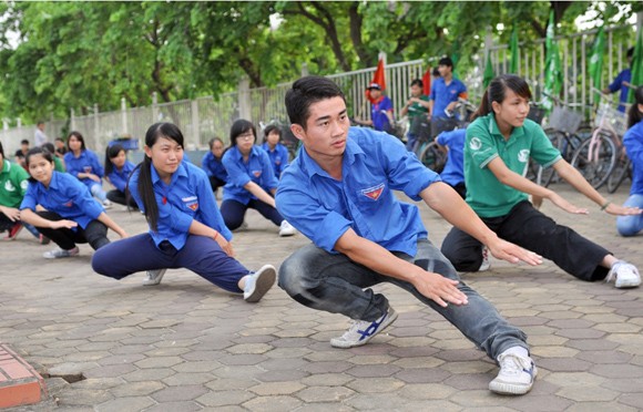 Hơn 150 bạn trẻ đạp xe xuyên Việt kêu gọi bảo vệ môi trường biển ảnh 1