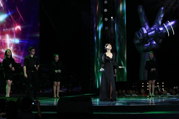 Đinh Hương xuất hiện lộng lẫy và bí ẩn trên sân khấu Giọng hát Việt ảnh 5