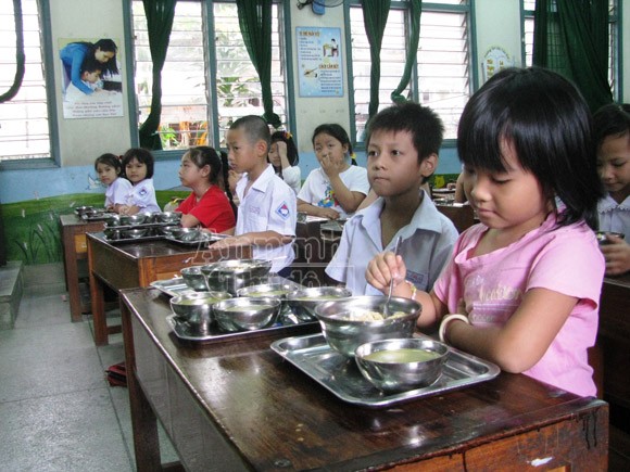 Vụ nhà bếp “ăn cắp” thức ăn của học sinh tiểu học: Hiệu trưởng đổ vấy hiệu phó ảnh 1