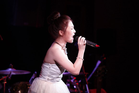 Hương Tràm, Hoàng Quyên "bắt tay" làm minishow ảnh 4
