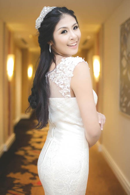 Hoa hậu Ngọc Hân rạng rỡ trong trang phục tự thiết kế ảnh 8