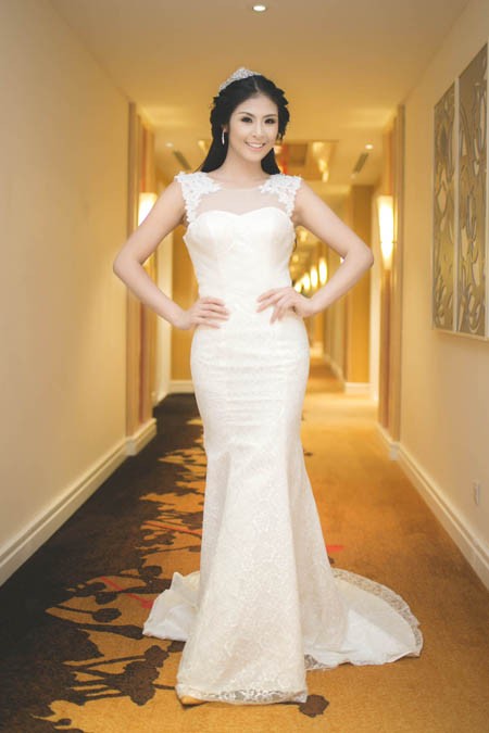 Hoa hậu Ngọc Hân rạng rỡ trong trang phục tự thiết kế ảnh 5