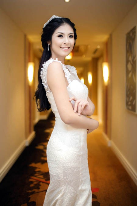 Hoa hậu Ngọc Hân rạng rỡ trong trang phục tự thiết kế ảnh 6