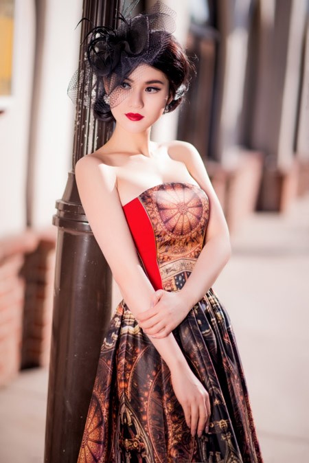 Hoa hậu Tristina Trâm Bùi khoe sắc với phong cách cổ điển ảnh 1