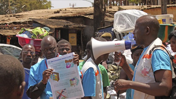 8 tuyên truyền viên dịch Ebola bị sát hại dã man trong vùng bệnh ảnh 4