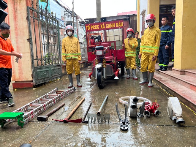 Diễn tập phương án chữa cháy bằng xe ba gác tại làng nghề đầu tiên ở Hà Nội ảnh 2