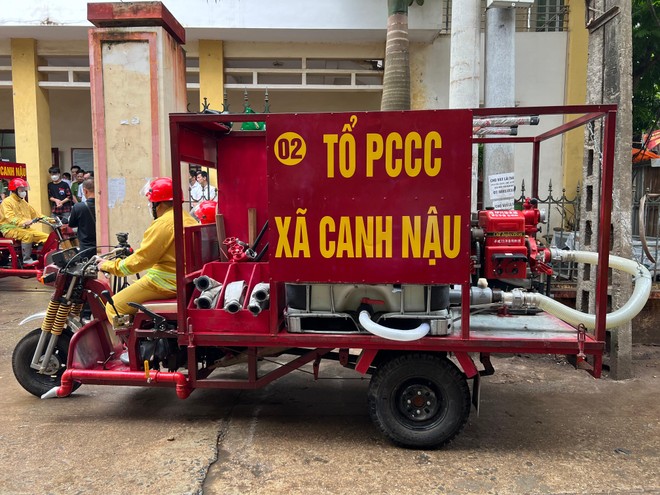 Diễn tập phương án chữa cháy bằng xe ba gác tại làng nghề đầu tiên ở Hà Nội ảnh 1