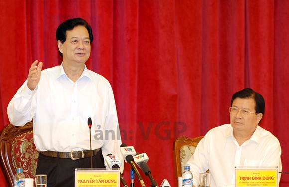 Thủ tướng Nguyễn Tấn Dũng yêu cầu: Cắt giảm mạnh thời gian làm thủ tục hành chính xây dựng ảnh 1