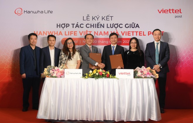 Hanwha Life Việt Nam và Viettel Post ký kết ký kết thoả thuận hợp tác phân phối sản phẩm bảo hiểm ảnh 1