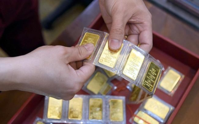 Giá vàng lao dốc, người mua vàng lỗ gần 3 triệu đồng/lượng chỉ sau vài ngày ảnh 1