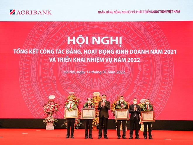 Cùng cả nước vượt bão Covid-19, Agribank tiếp tục khẳng định vị thế ngân hàng hàng đầu Việt Nam ảnh 8