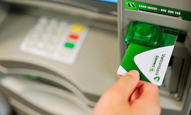Đi rút tiền ATM bị nuốt thẻ, phải làm gì? ảnh 1